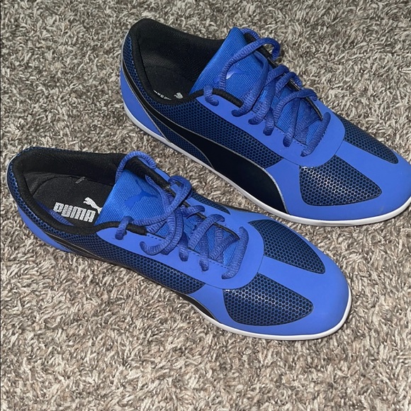 Womens Pumas size 7.5..Fits snug for a 7.5 - Picture 4 of 4